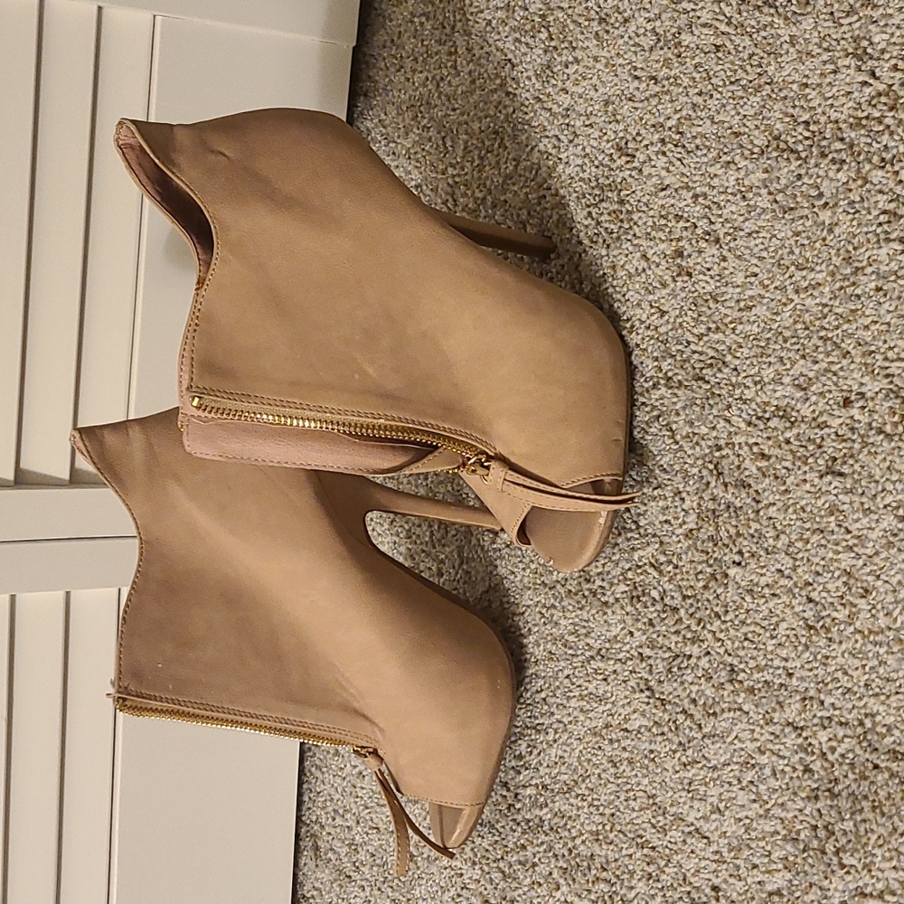 Women's shoes